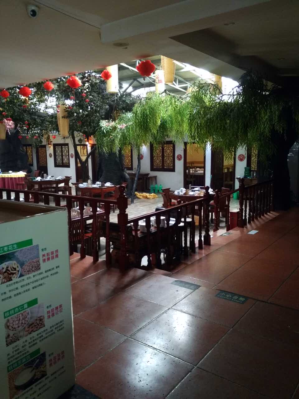 2021快活林美食餐厅,环境很棒呦,服务员态度很好. 【去哪儿攻略】