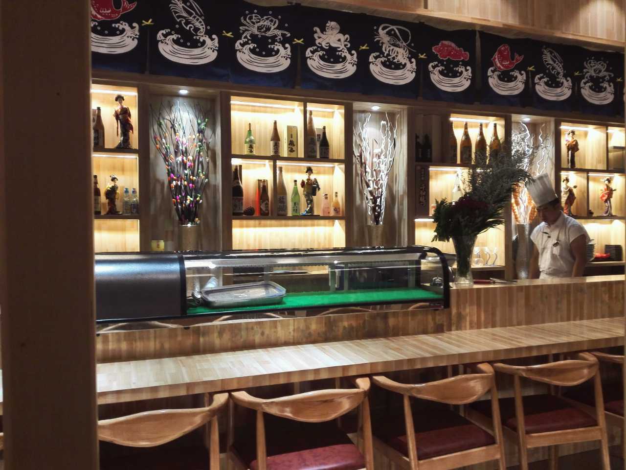 2021海盗船长·海鲜大酒楼美食餐厅,一进门就是一个大海鲜池,各.