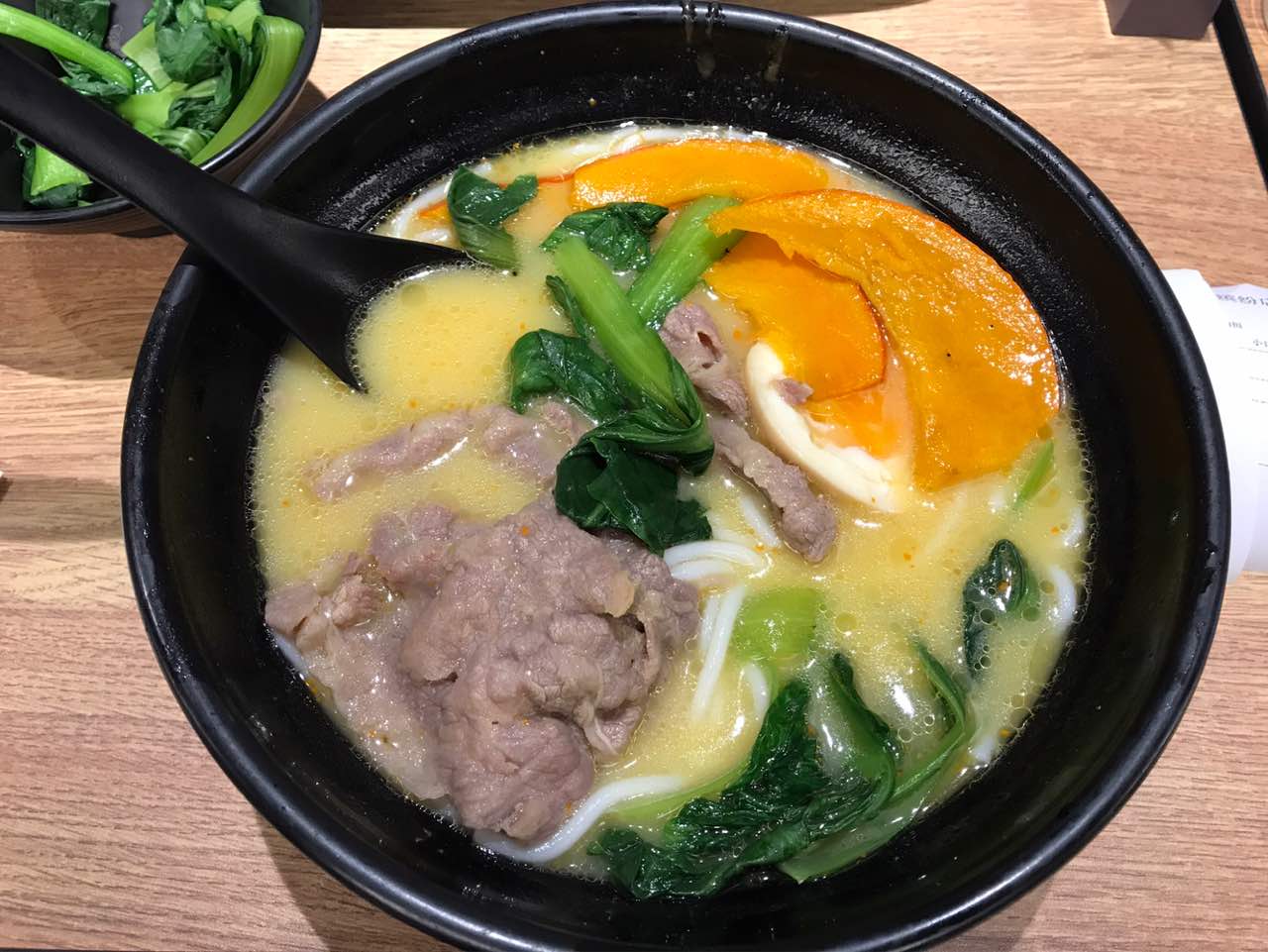 新出的米粉系列,不管是金汤肥牛米线,还是番茄肥牛,都超难吃,换汤不