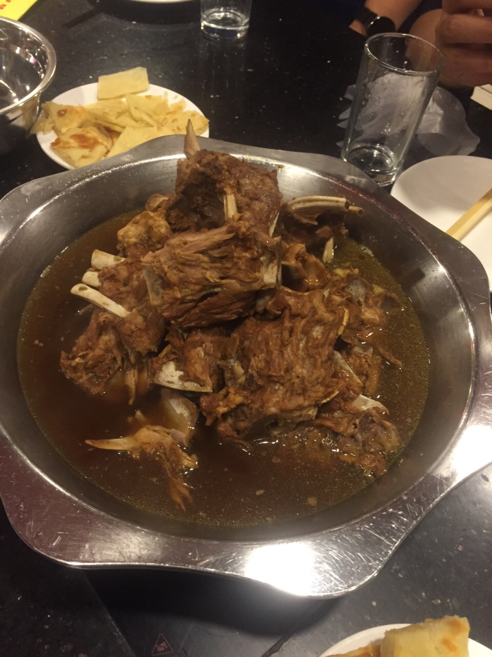 连锁店之一,蝎王府最出名的自然就是羊蝎子,羊尾也很不错的,超好吃