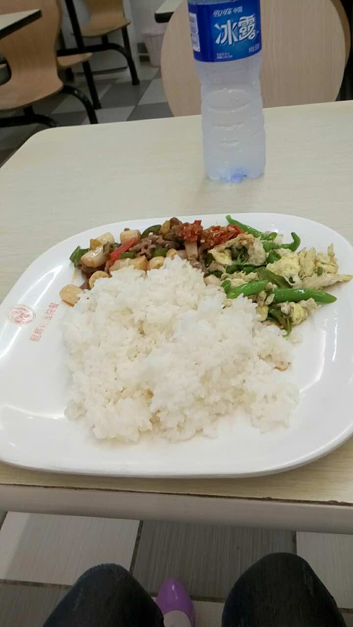 2021龙辉自选快餐(一分店)美食餐厅,很卫生,实惠!服务态度很好.
