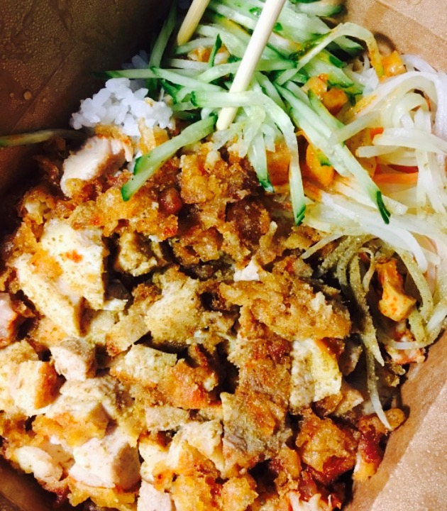 西汗脆皮鸡饭(金融店) 直线距离705m