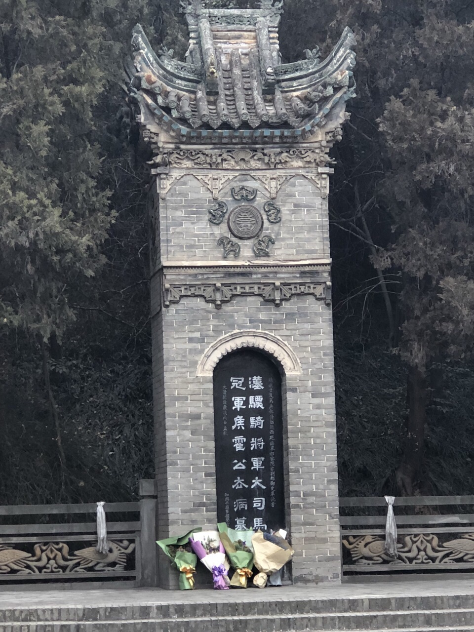 就是一个公园似的景点,一般吧,除了有个霍去病墓和卫青墓以外没什么