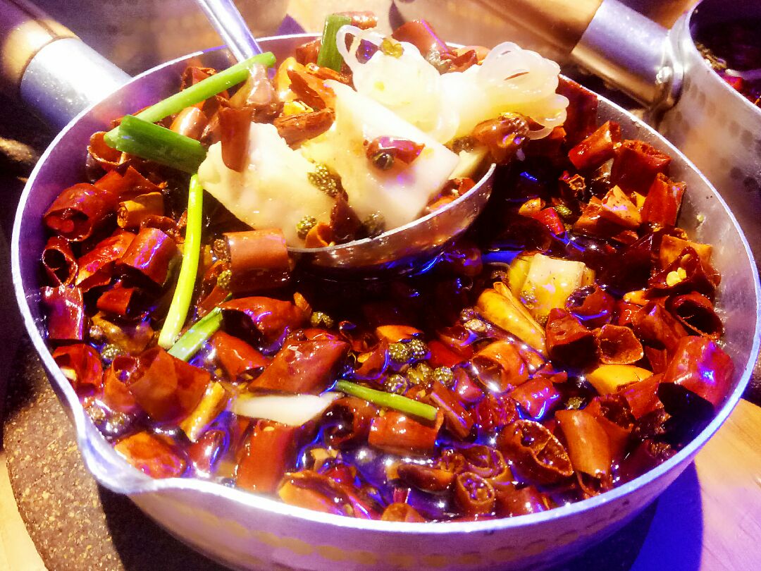 
店内主打马勺心管,马勺骨髓,马勺筋皮等马勺菜系,马勺听说是