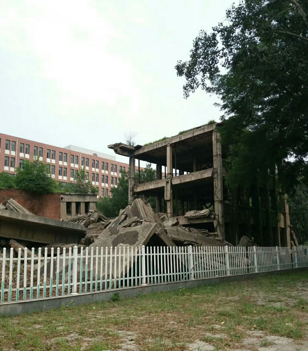 河北理工大学地震遗址