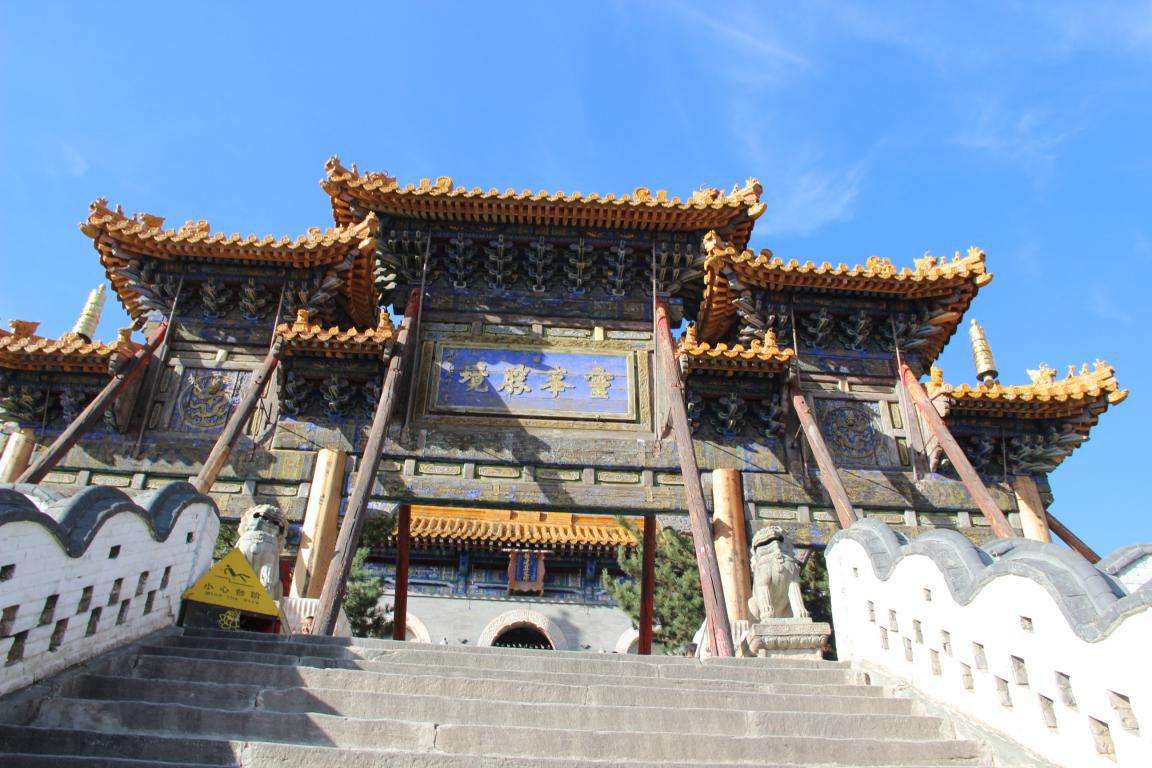 【携程攻略】五台五台山景点,五台山位居中国四大佛教名山之首，称为“金五台”，为文殊菩萨的道场…