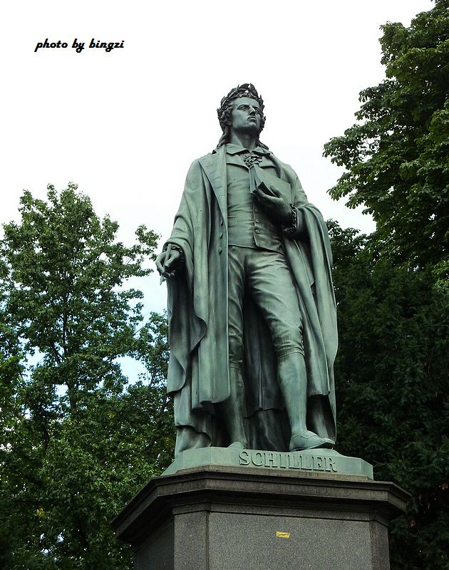 席勒雕像