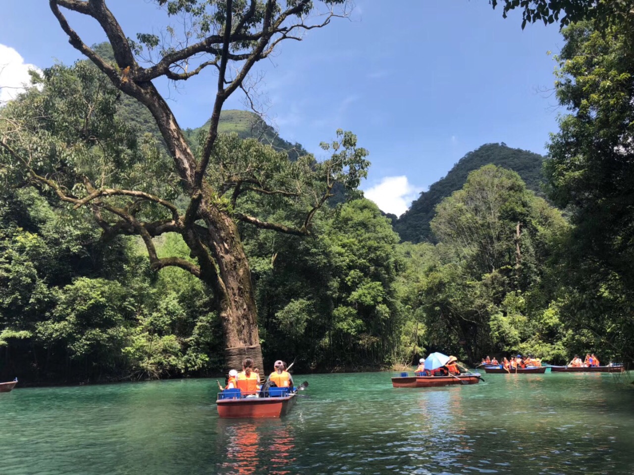 【携程攻略】荔波鸳鸯湖景点,在小七孔风景区,穿越重重森林,你会惊喜