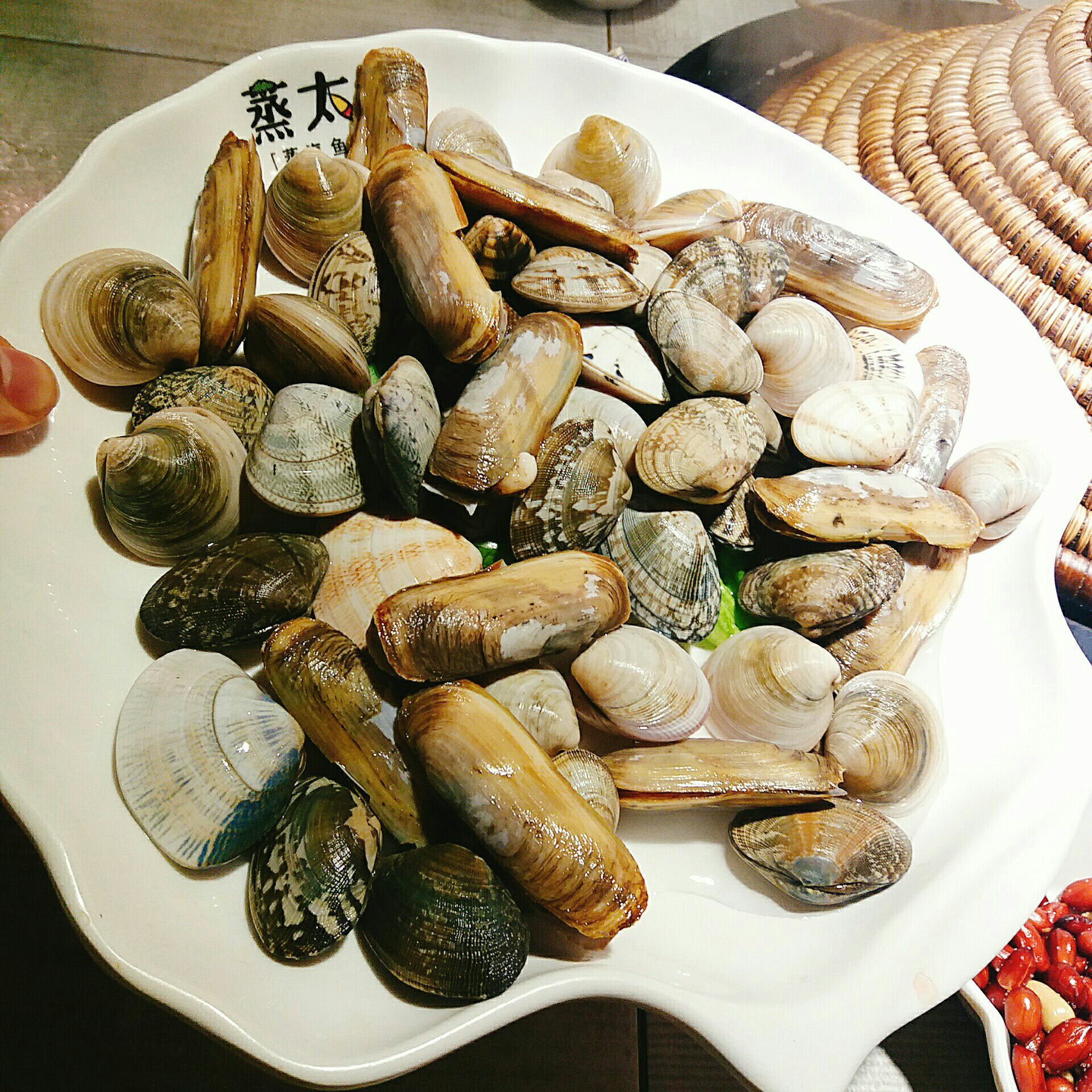 贝壳拼盘略微差一