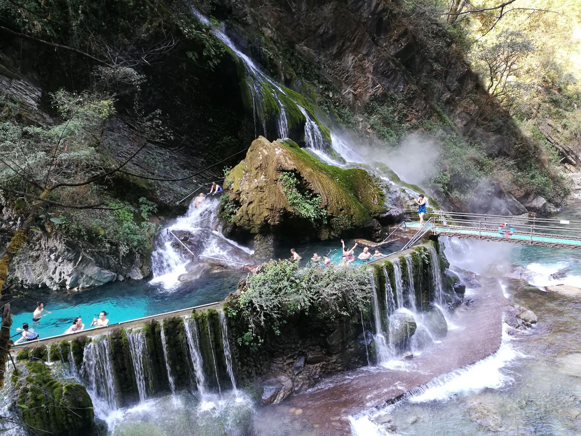 世界最大的温泉瀑布—螺髻九十九里