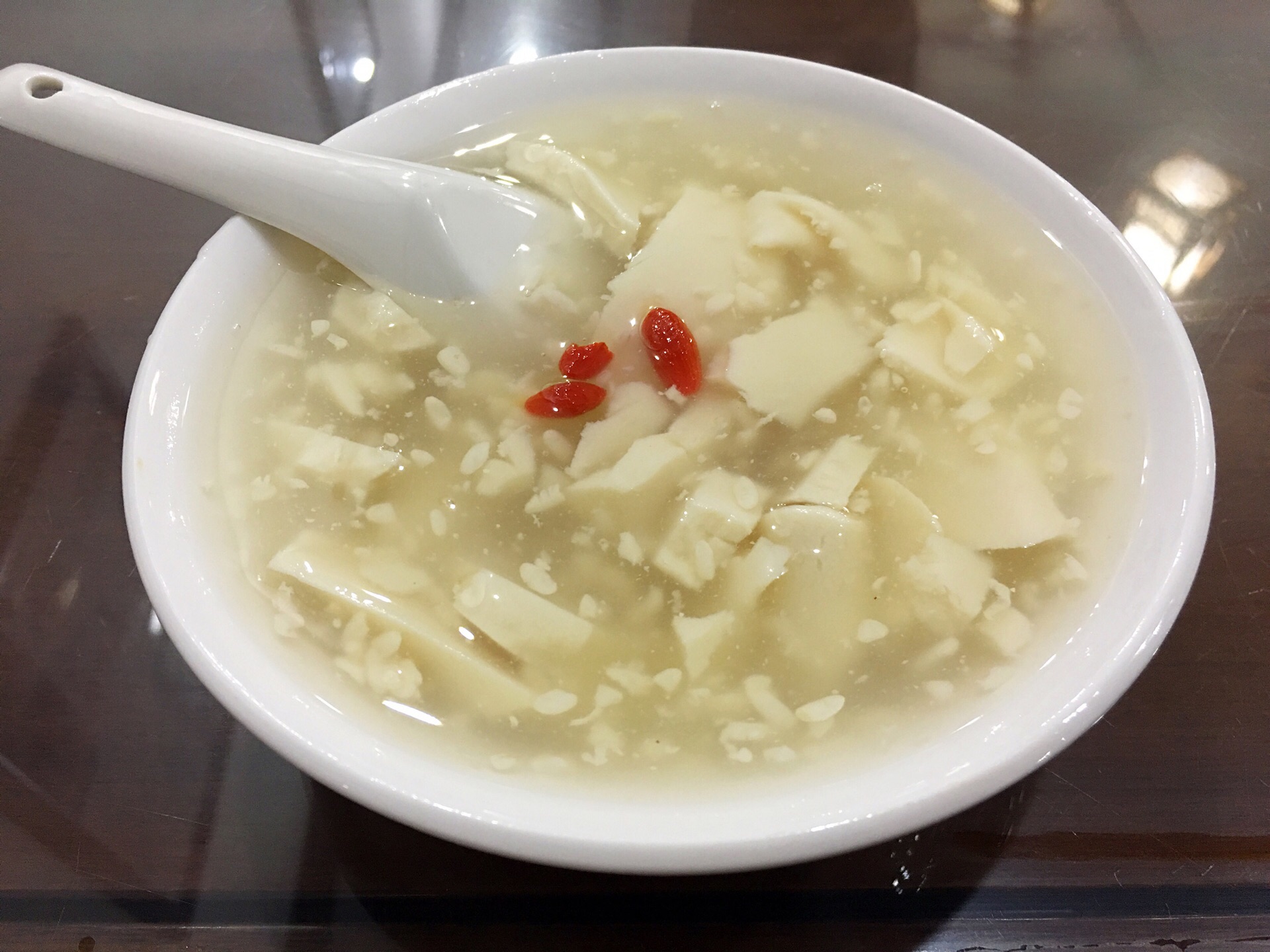 冰醉豆花放了酒酿的甜豆花我可是第一次尝试谈不上好吃也不难吃入乡