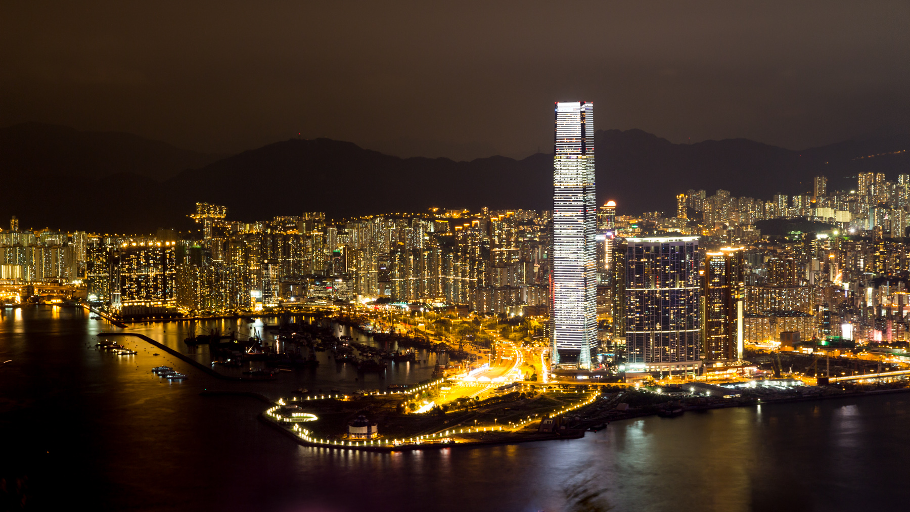 香港环球贸易广场夜景图片