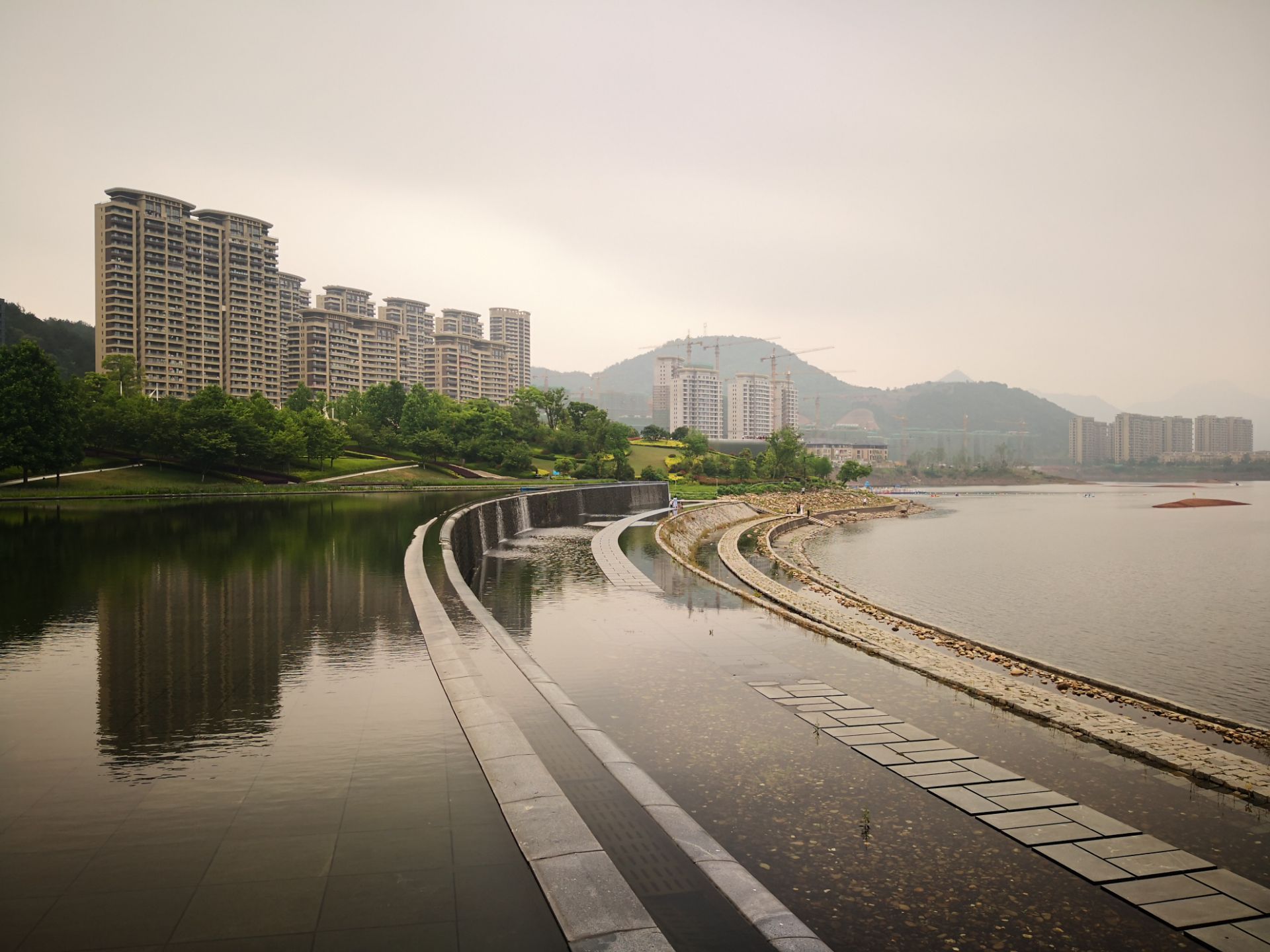 浙江淳安：千岛湖珍珠列岛碧波涟漪美景如画