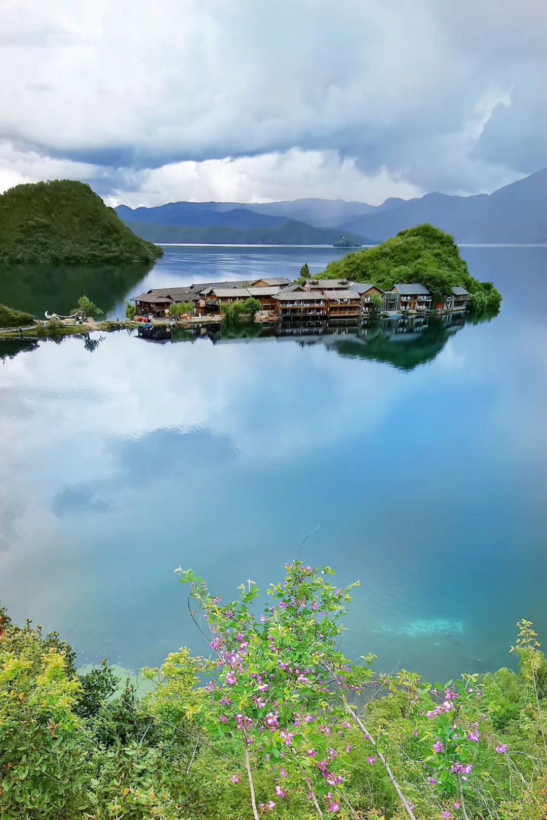 【攜程攻略】瀘沽湖裡格島景點,裡格島,位於東北部格姆女神山山麓,是