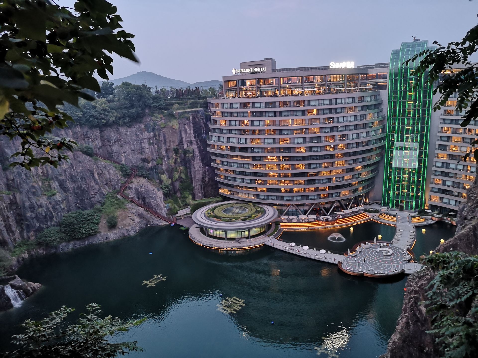 深坑秘境乐园-上海世茂精灵之城主题乐园
