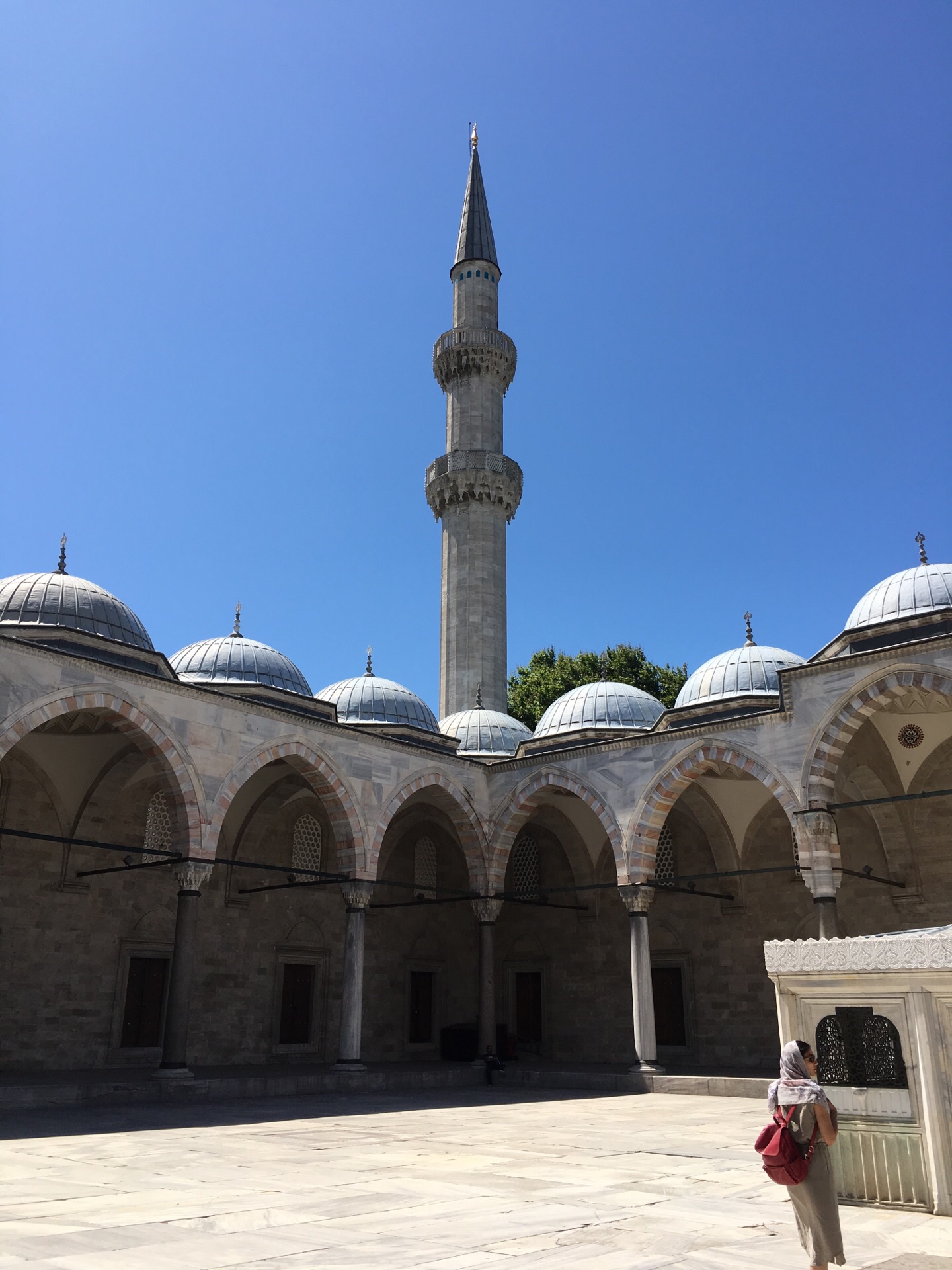 2023苏莱曼尼耶清真寺游玩攻略,寺内称的上是富丽堂皇,富鄂.