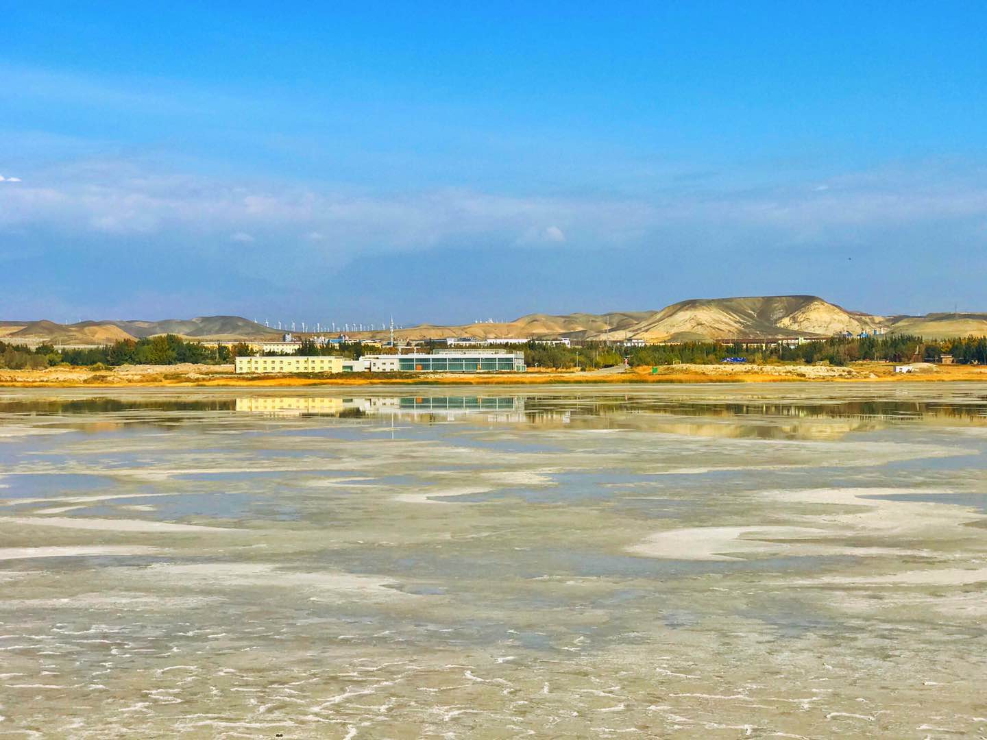【图说新疆】新疆艾兰盐湖：大漠怀抱里的“碧玉”-天山网 - 新疆新闻门户