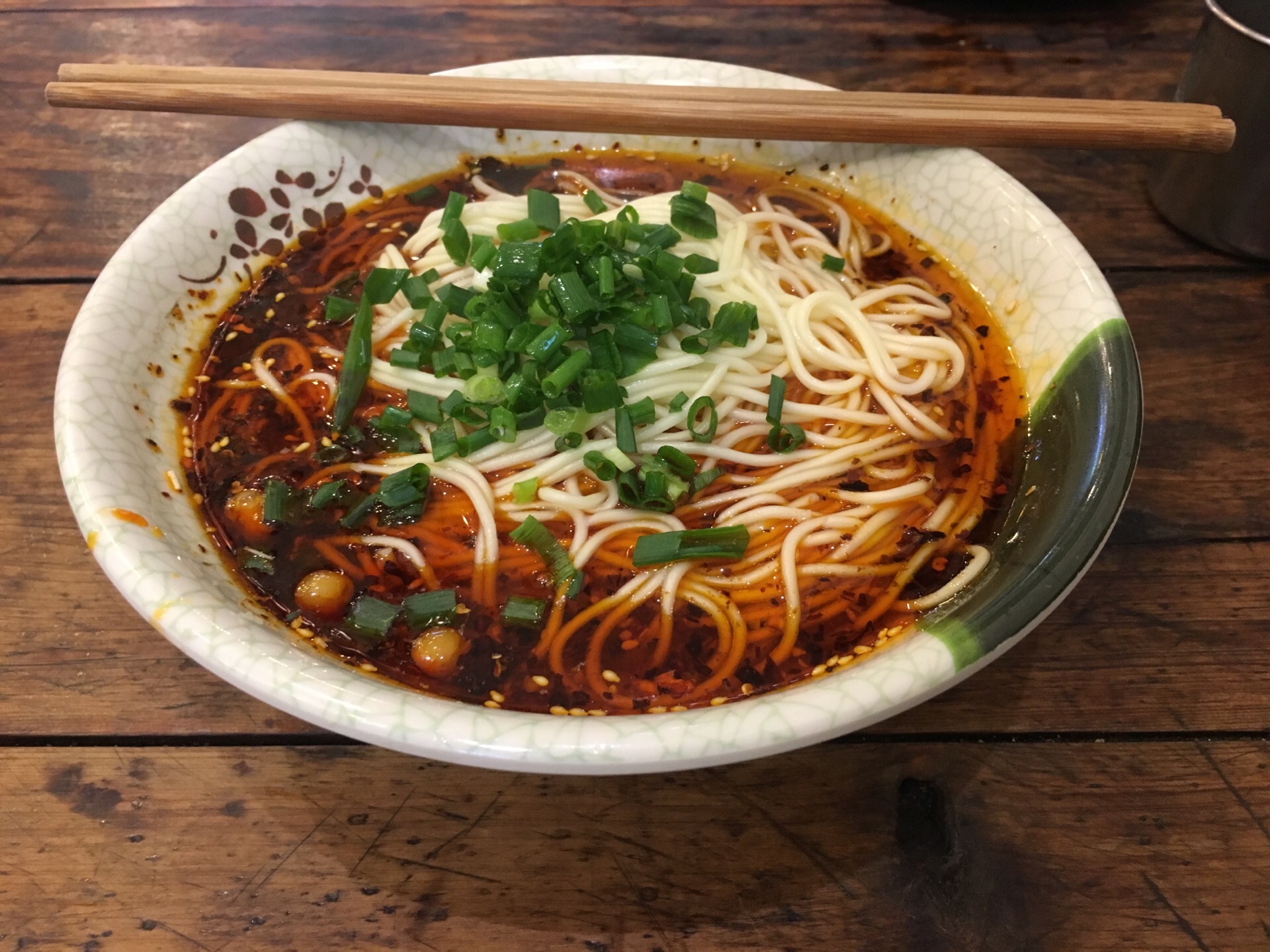 点了2两麻辣小面面条顺溜滑嫩麻辣鲜香但是更加突出的是鲜而不怎么辣