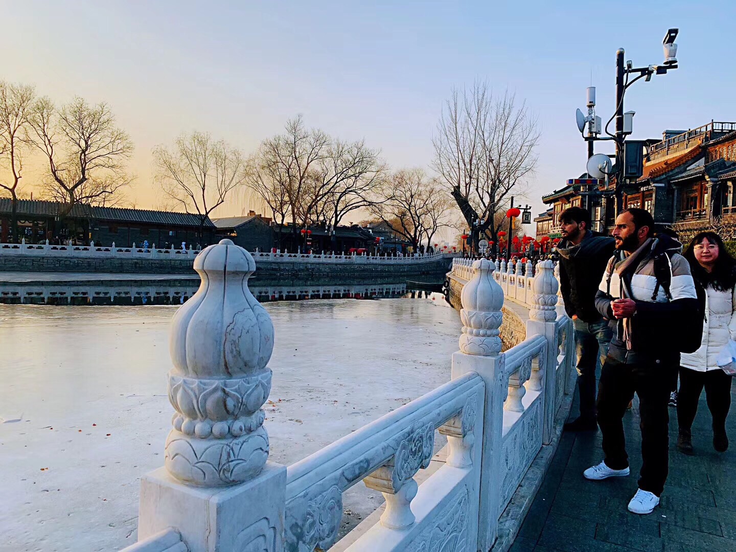 【携程攻略】北京什刹海景点,什刹海是北京不收费的景点，是北京著名的人文景观，从杭州通道北京的…