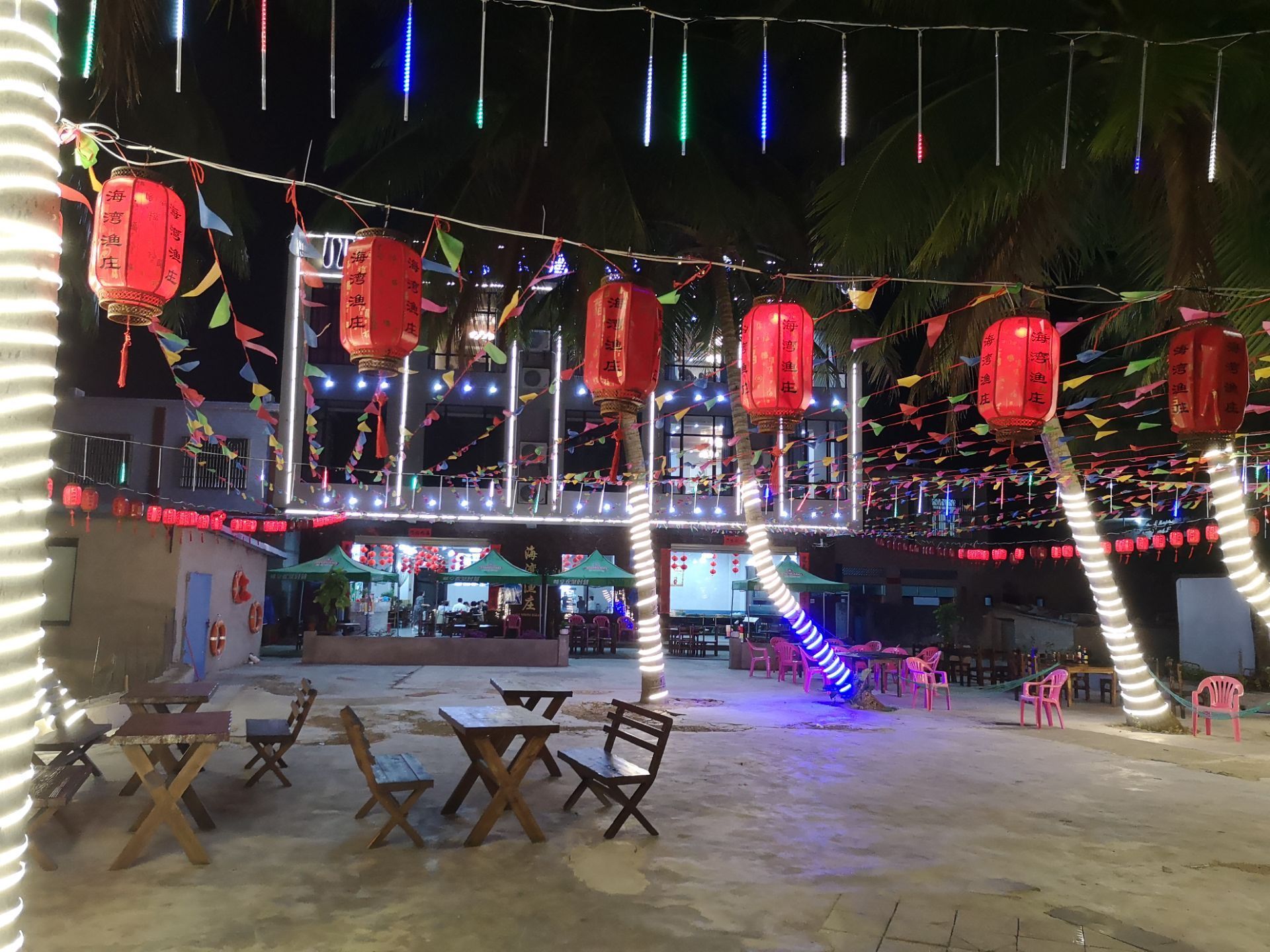 2026海湾渔庄海鲜餐厅(潭门店)美食餐厅,...送人过来，这里总共就有几...【去哪儿攻略】