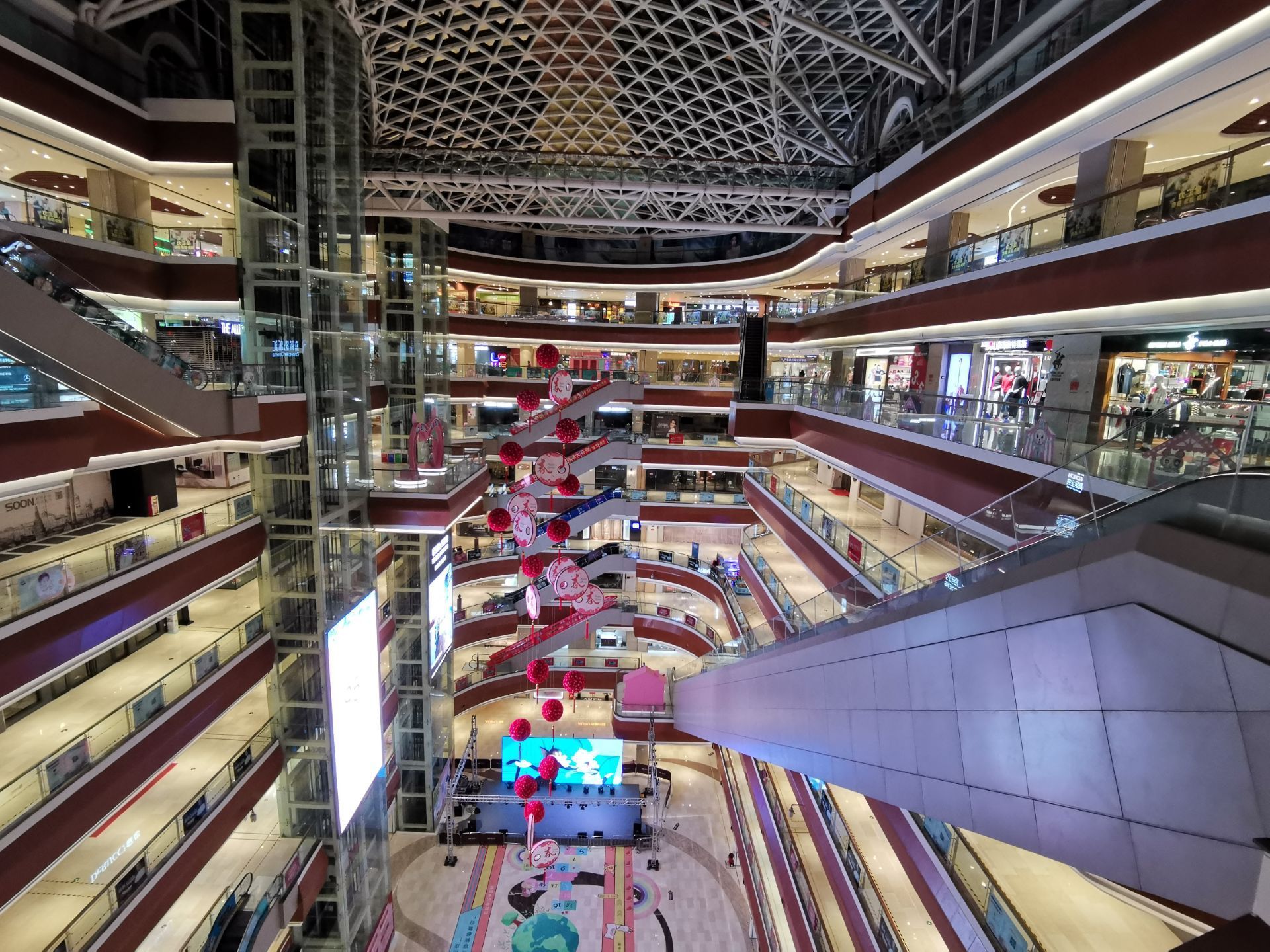 【携程攻略】广州安华汇购物,云梯相当震撼,比大悦城