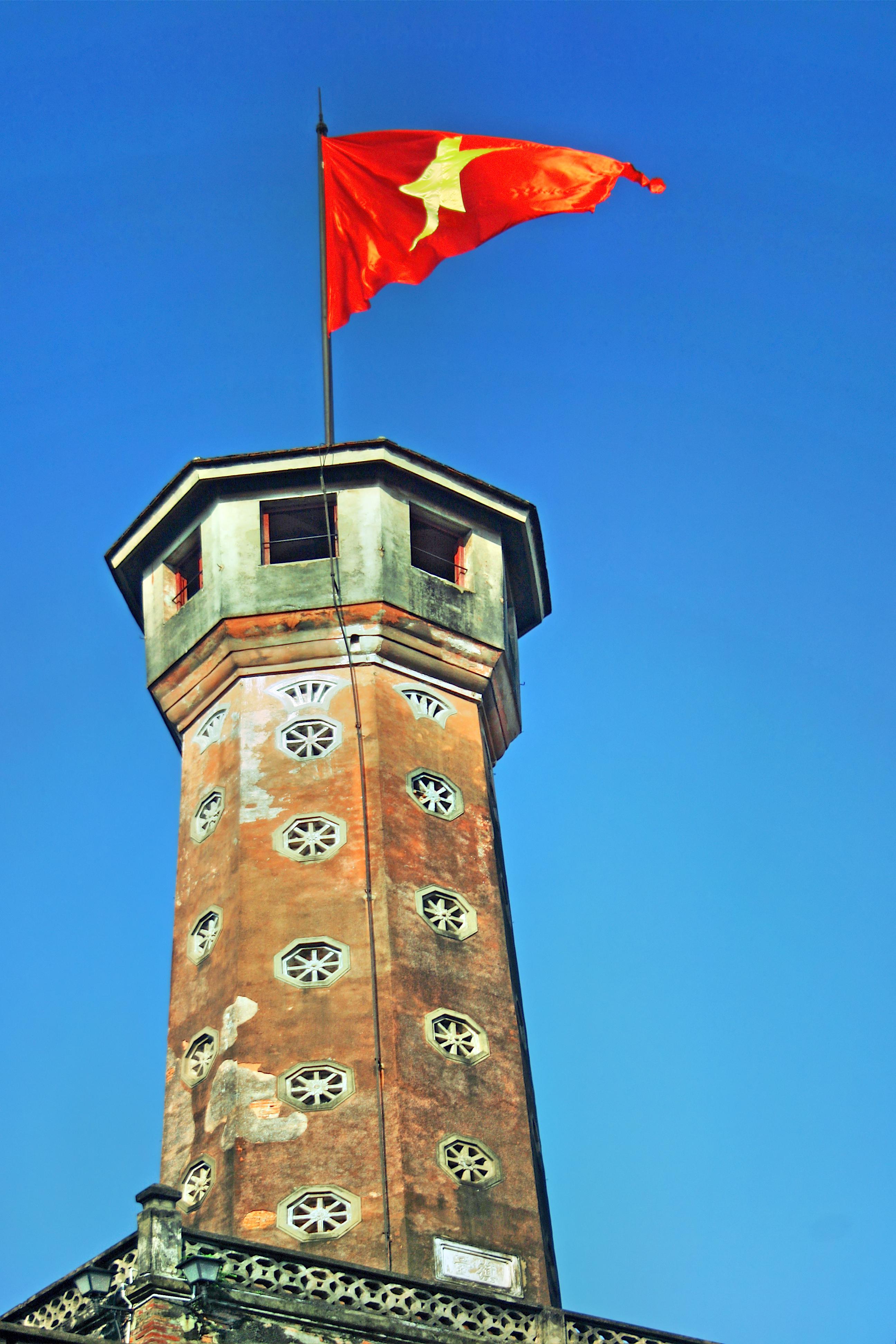 河内旗台 直线距离 100m