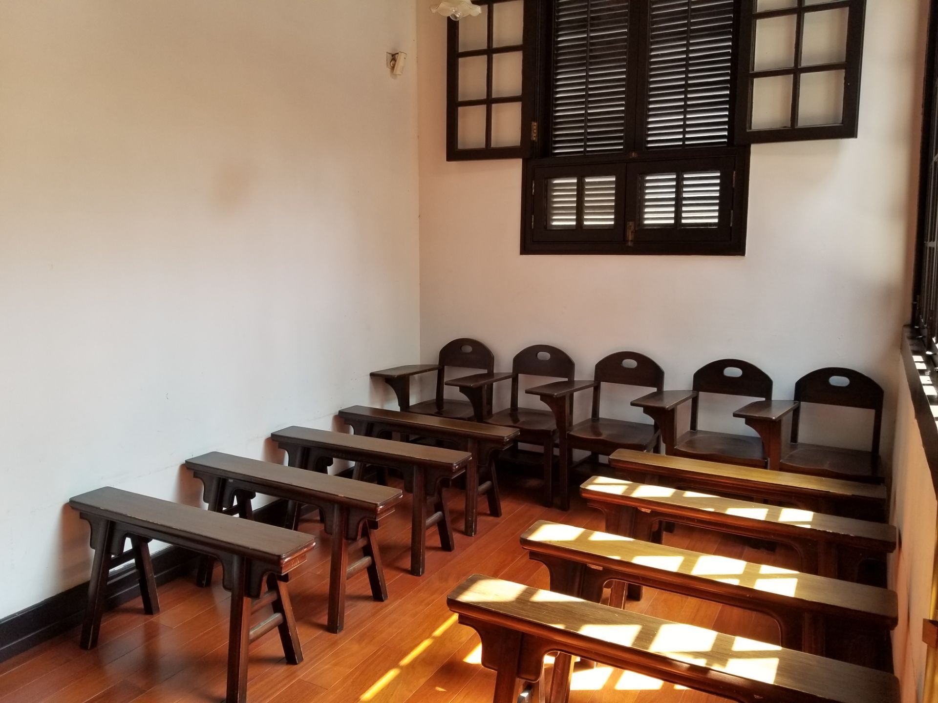 上海中共二大和平民女校旧址