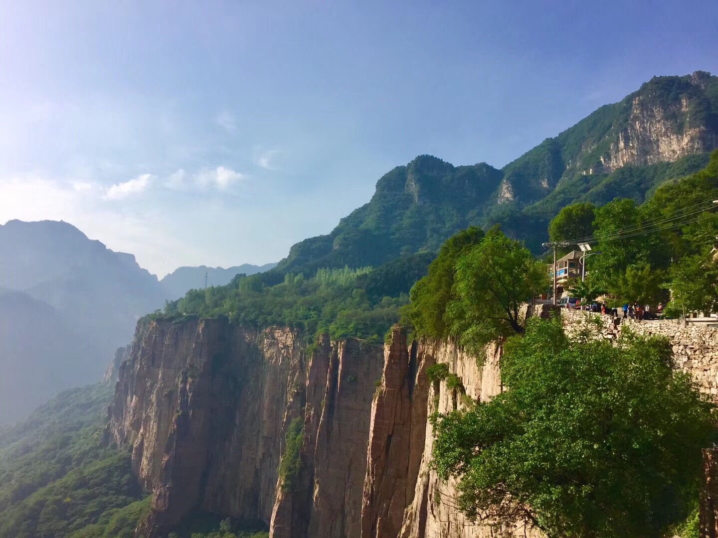桃源寻梦丨辉县郭亮村——悬崖上的人家，中国最危险最美丽的村庄 - 知乎