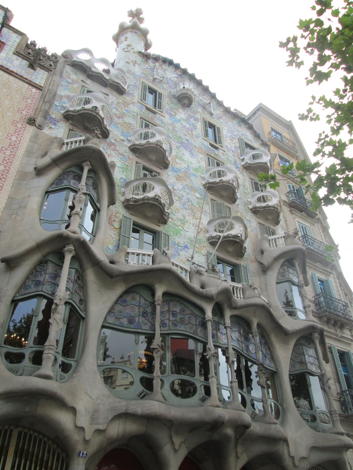 婷不下的脚步之 - 巴特罗公寓Casa Batlló - 知乎