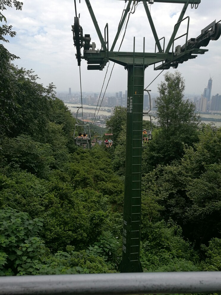 【携程攻略】长沙岳麓山景点,索道还挺有意思的,滑道听去的朋友说也很