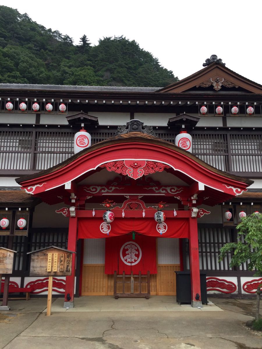 感觉性价比不高,门票贵,而且适合家庭游玩.