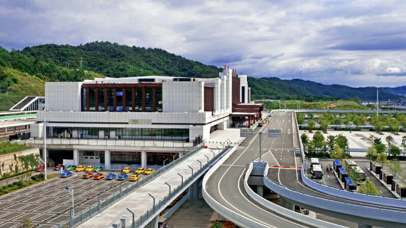 【携程攻略】武夷山东站,武夷山东站的人很多坐公交k1去武夷山玩,k2是