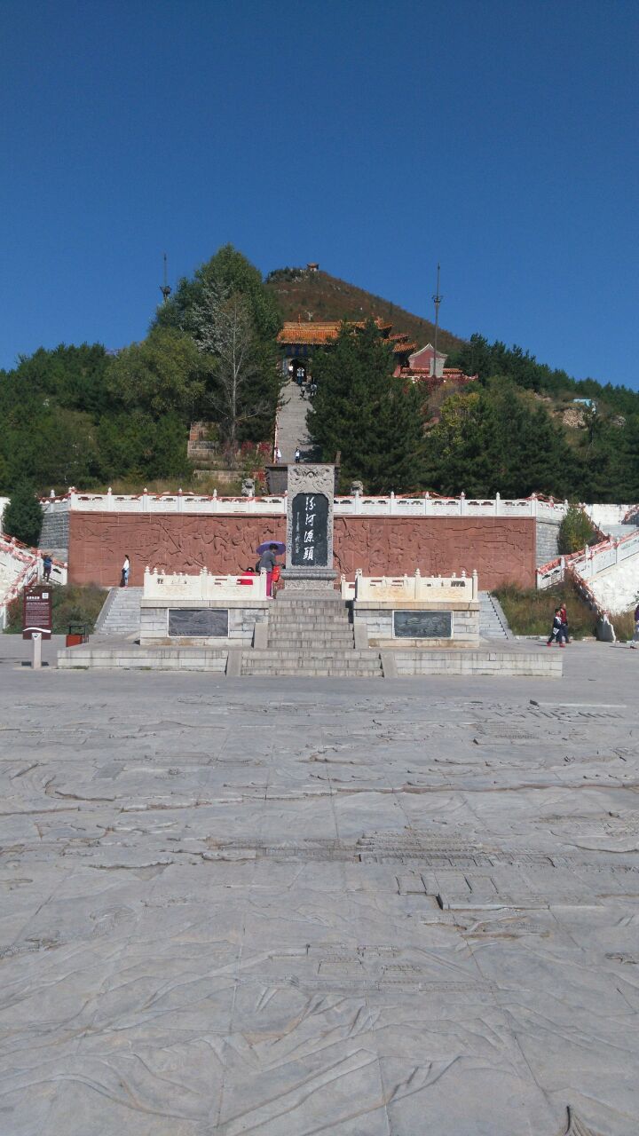 【携程攻略】忻州汾河源头景点,汾河源头,水很干净,观音菩萨身后的