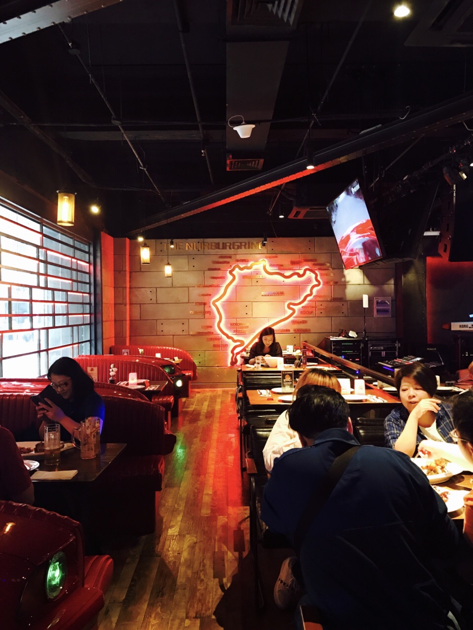 1886汽车主题德国餐厅(外滩13号店)