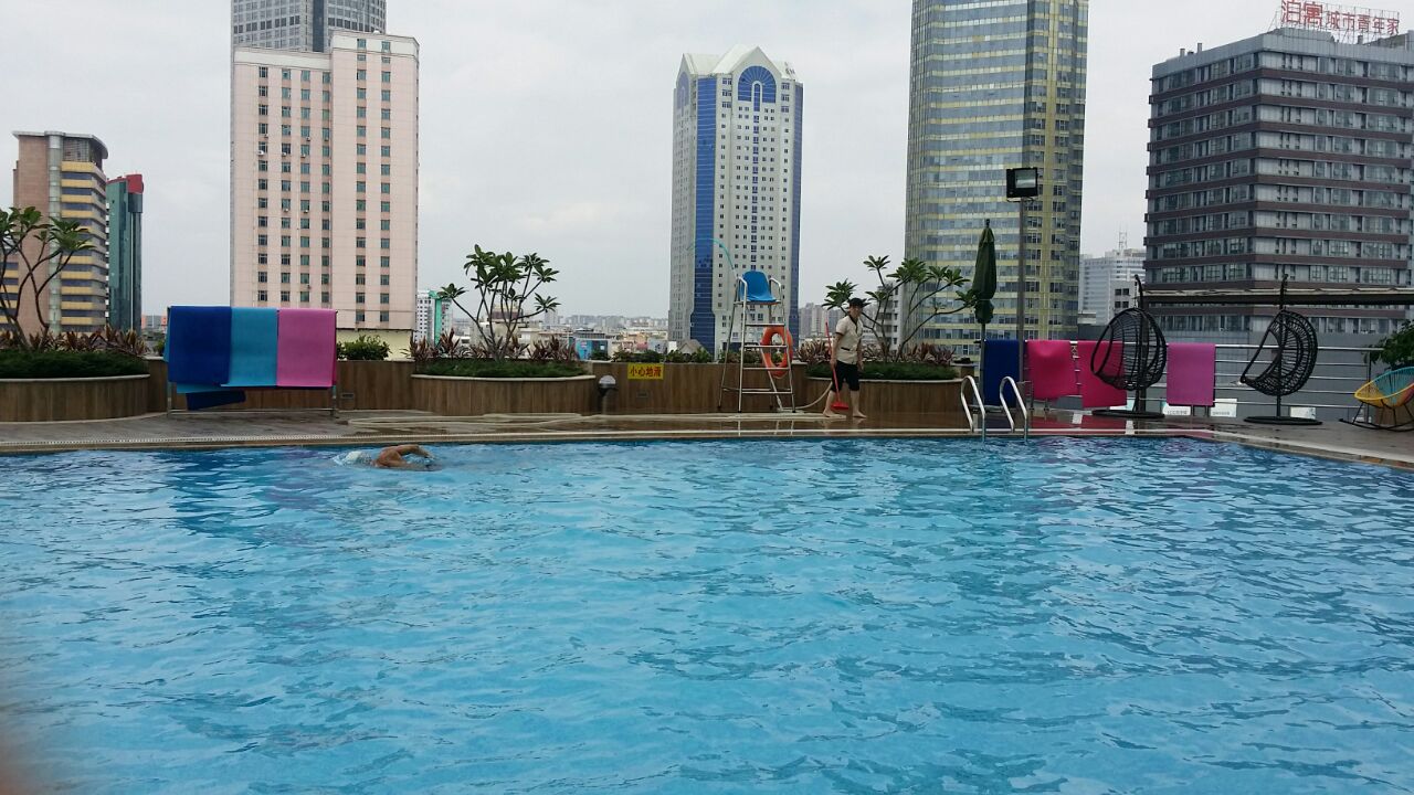 在百花大厦7层有力加力健身游泳馆.