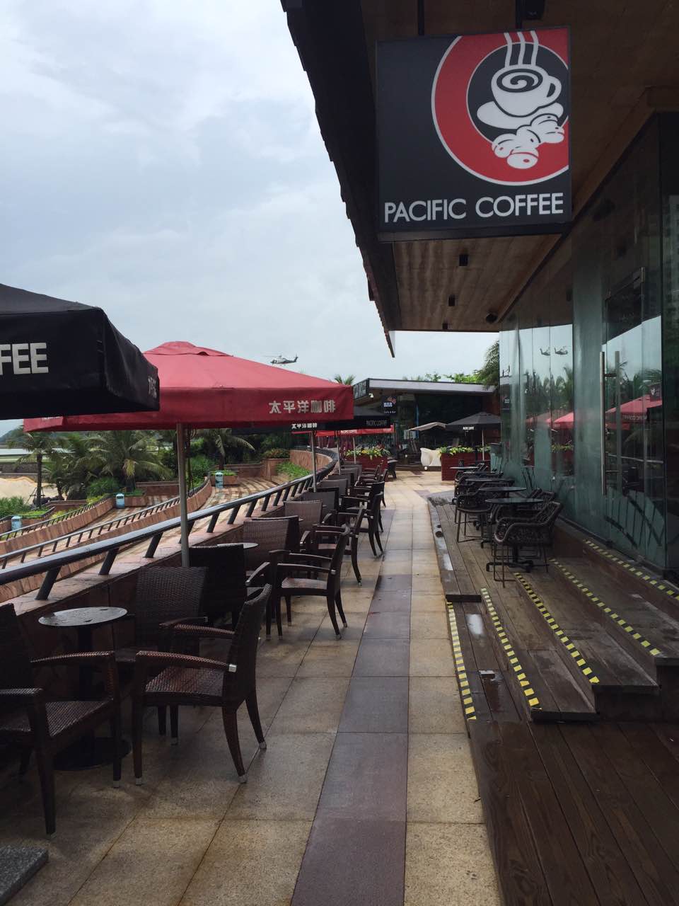 珠海情侣路太平洋咖啡,确实不错,员工又长的很帅,又幽默.
