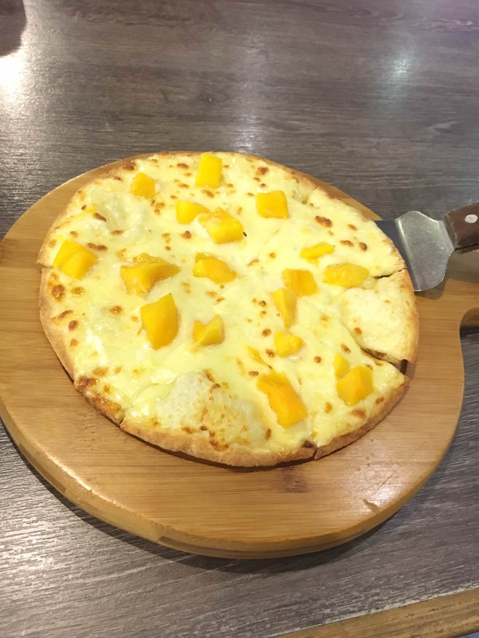 芒果披萨很好吃超赞……还有燕麦奶茶总之棒棒哒宝宝也很喜欢吃