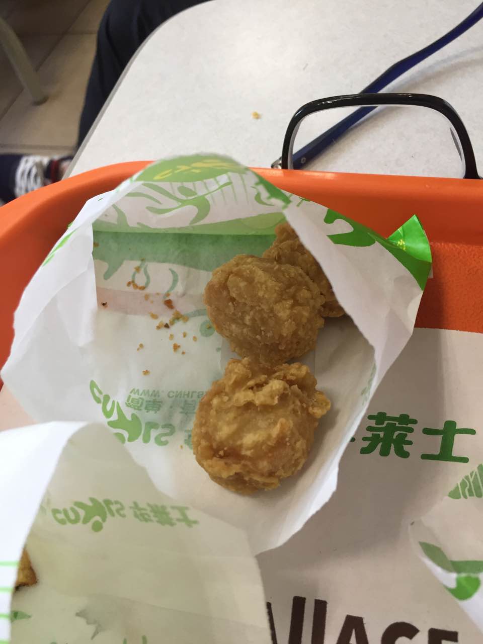 也算经常去华莱士吃了,感觉比较实惠,其实味道和肯德基麦当劳都差不多