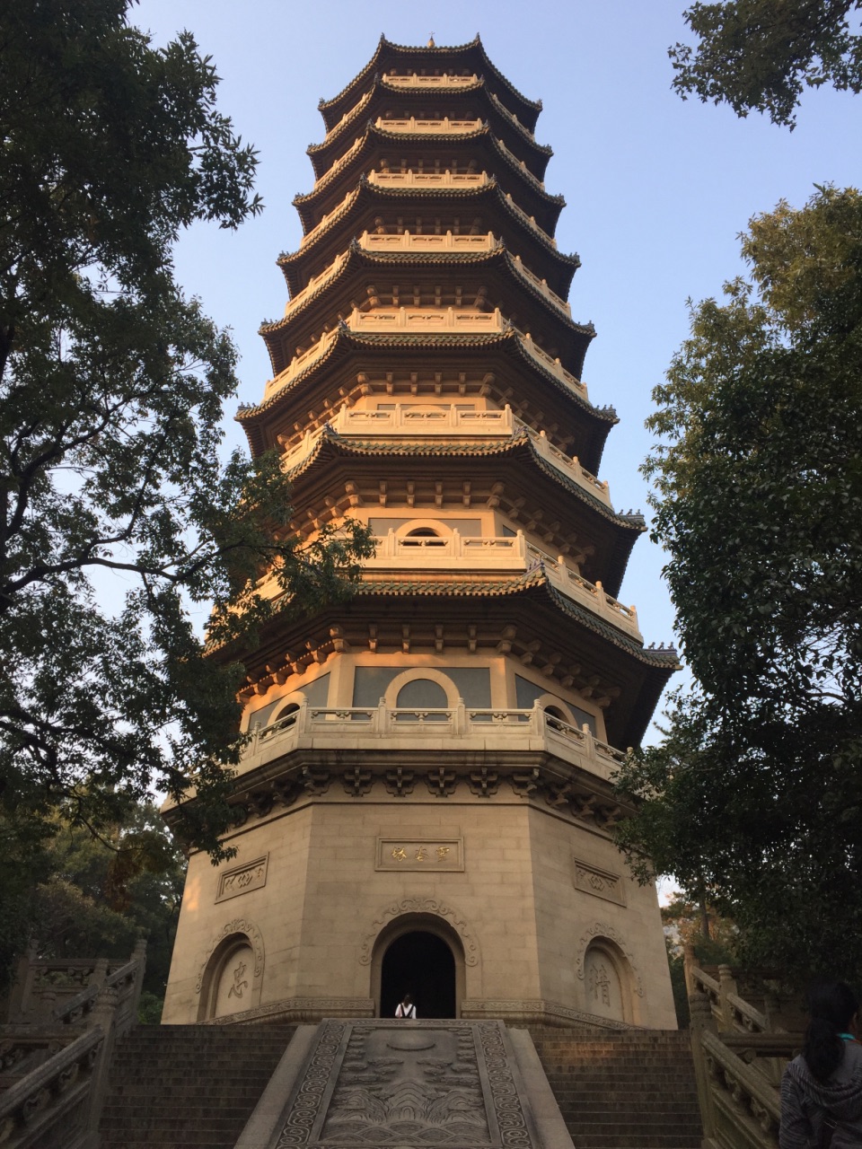 我觉得钟山景区的游览顺序得排好,以免走冤枉路或者时间不够用.