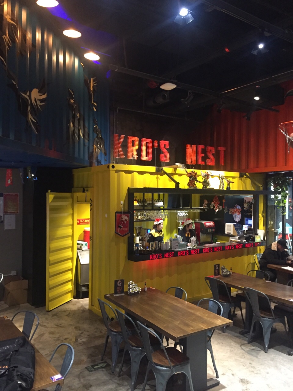 慕名乌巢比萨主义餐厅很久金源店里也有一家垃圾桶披萨很著名下午餐厅