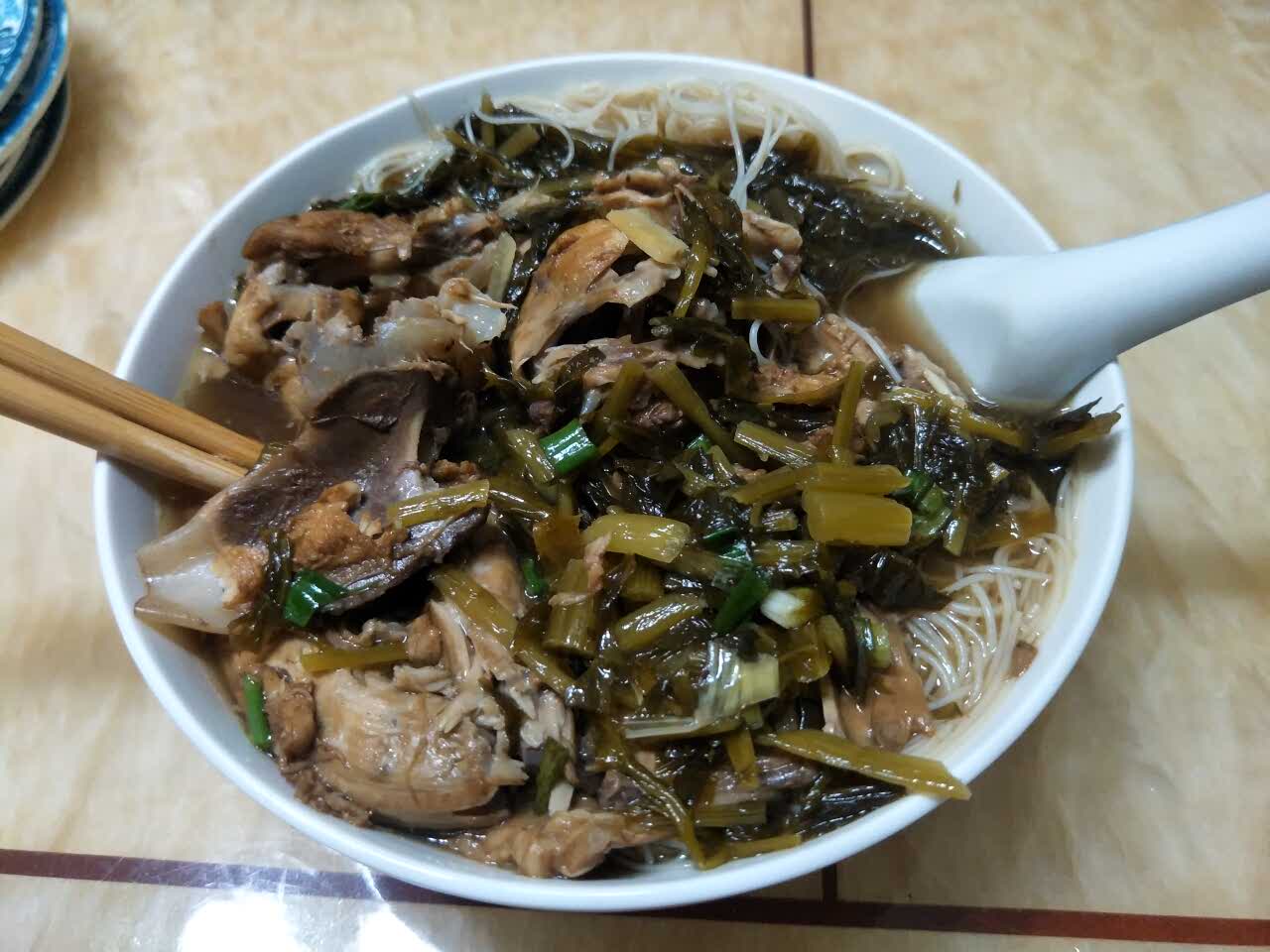 2021朱记酸菜鸡壳(龙渡店)美食餐厅,鸡壳不赖 瑟瑟好吃 量很足啊 .