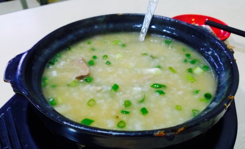 平素也开心和母亲大人一起在这家吃晚饭它家的泡菜