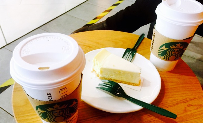 星巴克的杯子就忍不住想到之前一个视频,客人说给我这个中杯来三杯