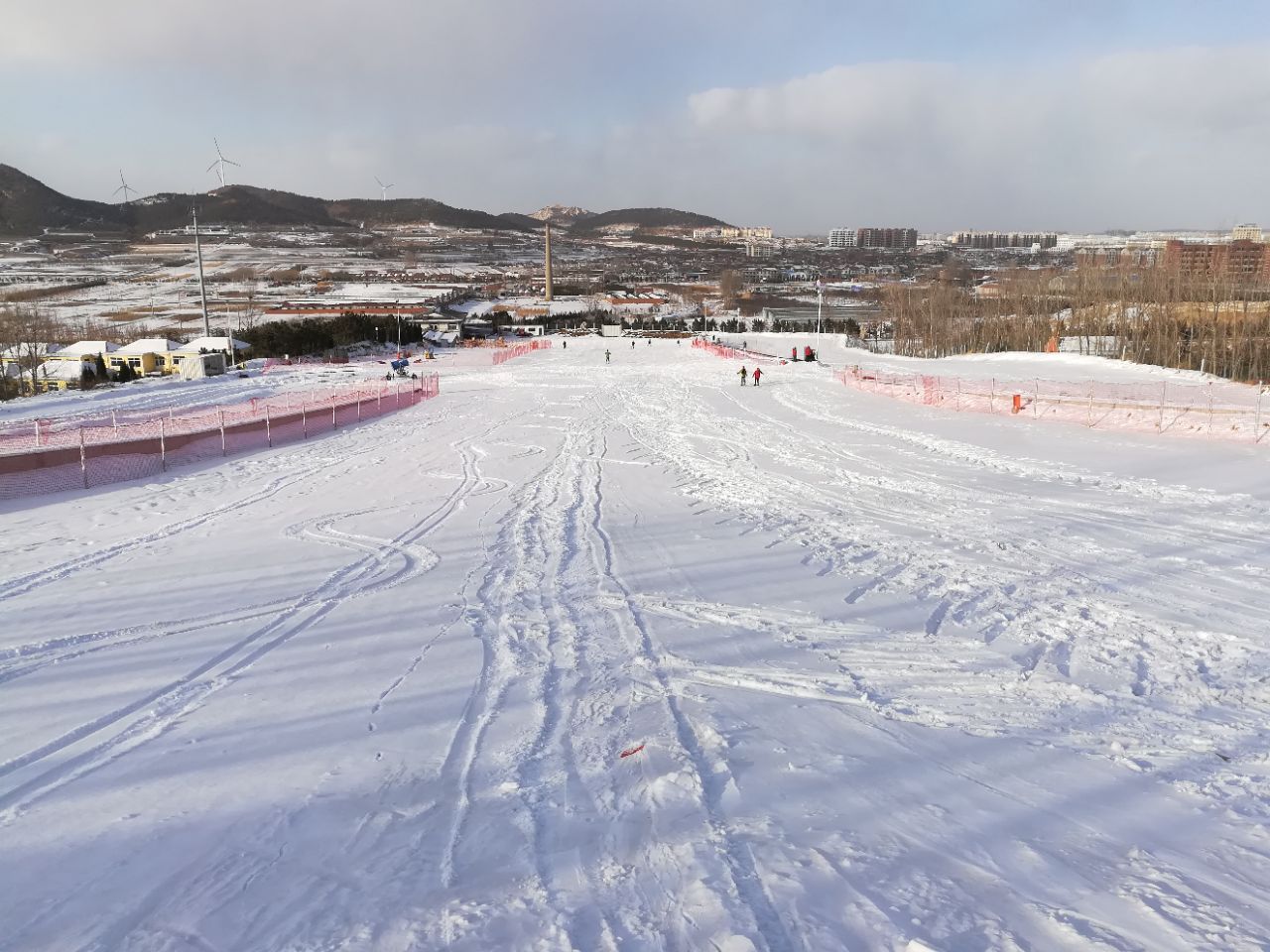 威海恒山滑雪滑草场图片