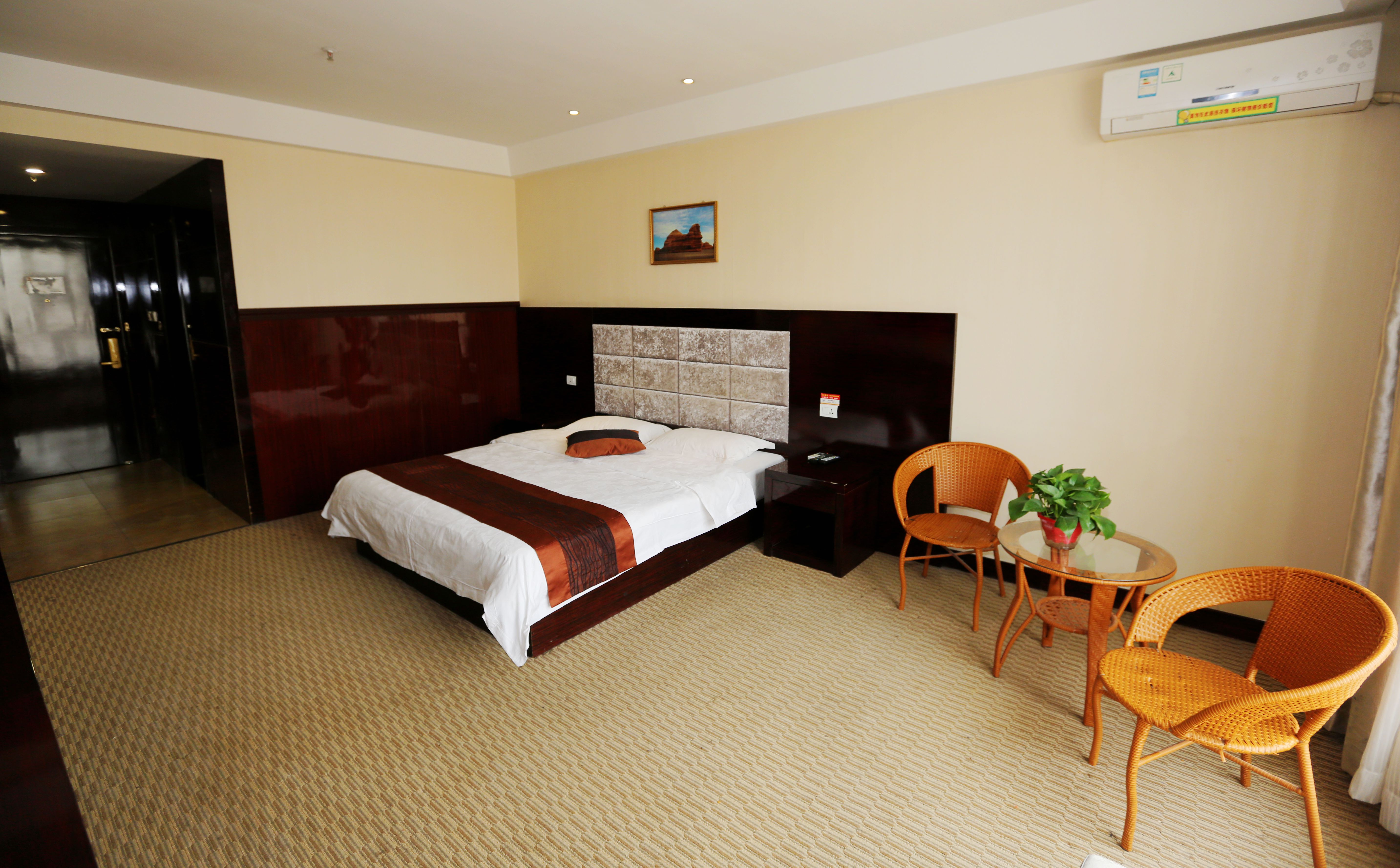 敦煌位于甘肃酒泉,也是世界的敦煌,速8酒店