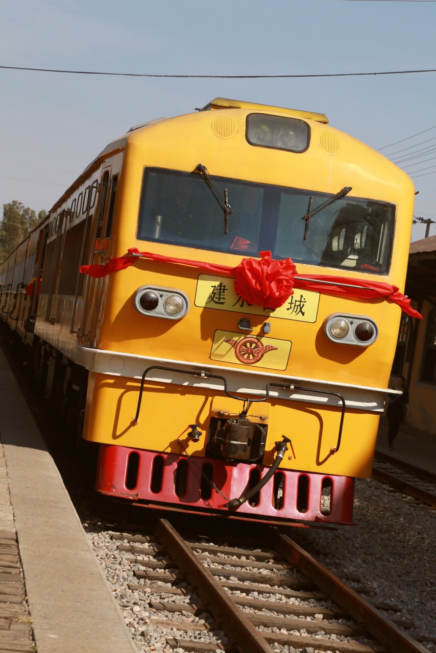 小火车体验还可以,就是沿途环境太差,要发展旅游还需提高