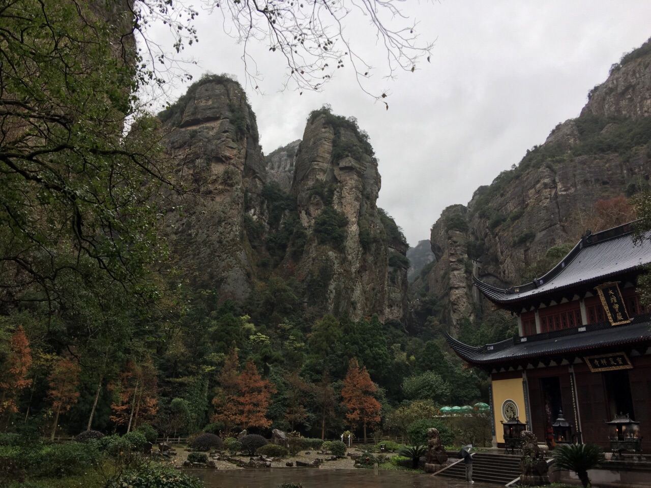 靈峰景區是雁蕩山旅遊勝地最大的一個景點!可以夜遊!