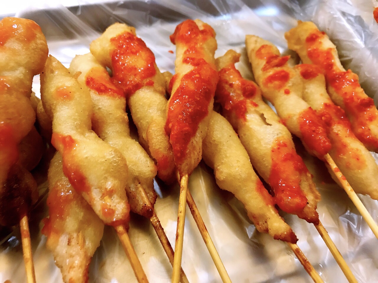 店里大姐特别热情特色的鸡肉小串5元10串面糊酥脆薄薄一层鸡肉嫩嫩的