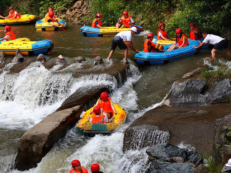 大围山榴花洞峡谷漂流