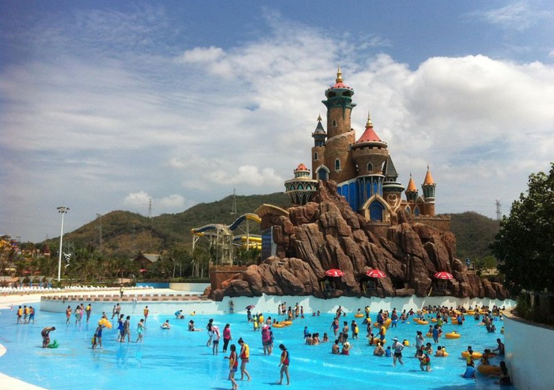 价格便宜,小孩太爱玩水,太小的小孩有些项目玩不了,有些项目偏瘦的